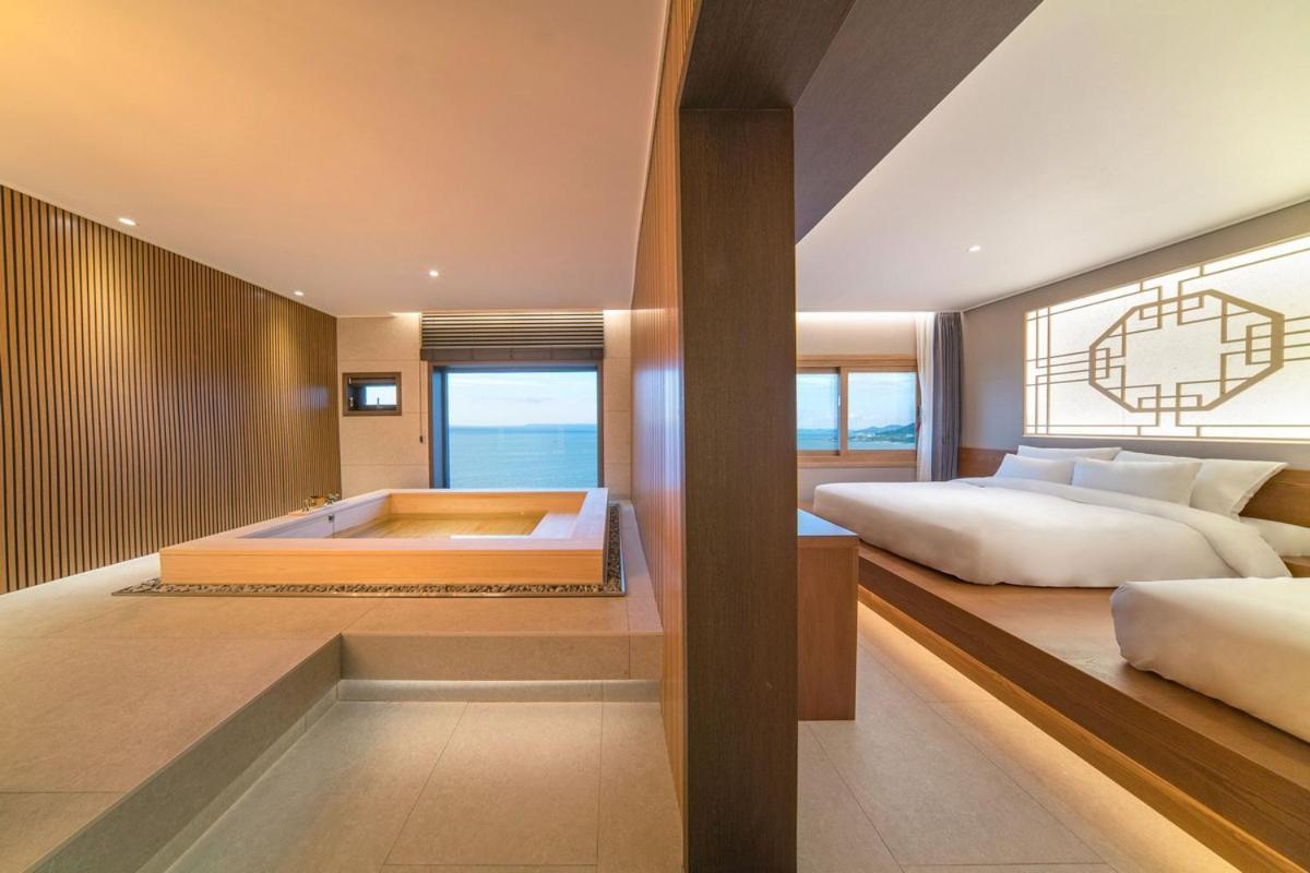 Yeonhwamun Hotel Yeongdeok ภายนอก รูปภาพ
